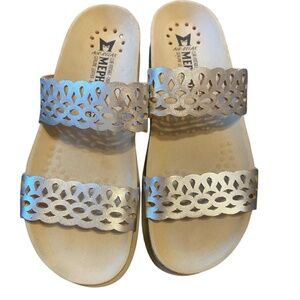 Mephisto silver perforated leather Hennie dual band slide mule sandal. Sz 37